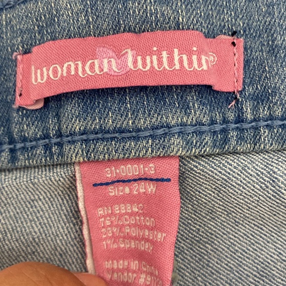 Woman whitin denim - Picture 2 of 9